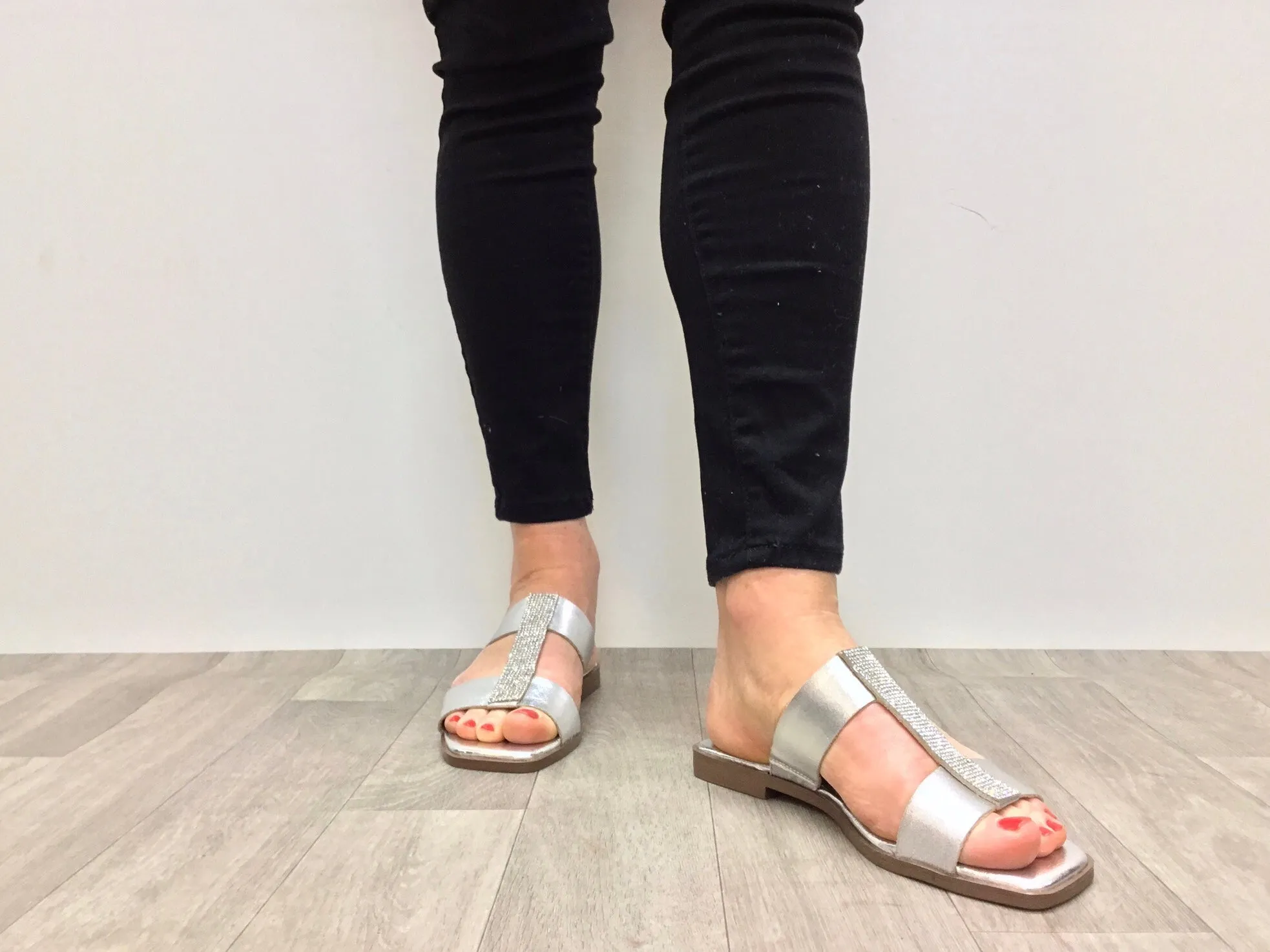 Chrissie Donna available in 5 colours