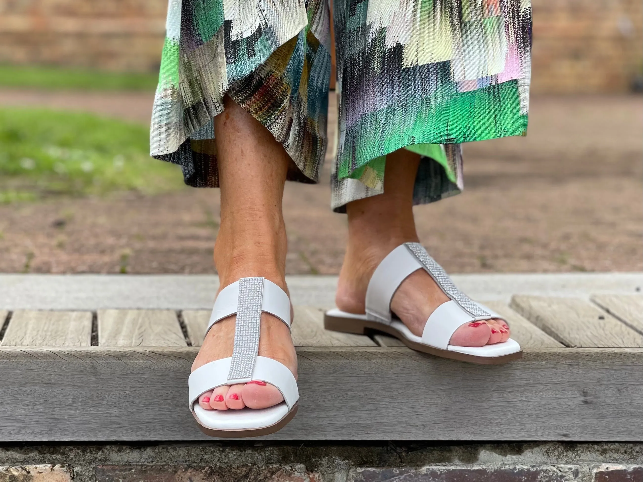 Chrissie Donna available in 5 colours